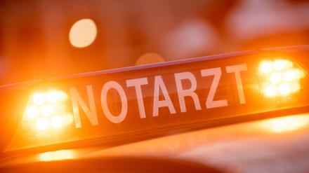 Ein Dachschild mit der Aufschrift "Notarzt".