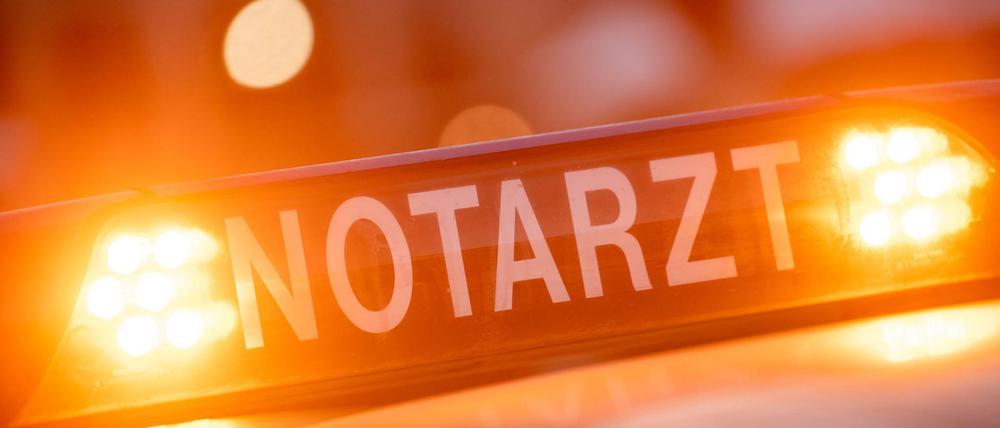 Ein Dachschild mit der Aufschrift "Notarzt".