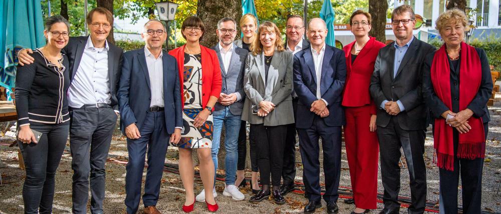 Letztes Schaulaufen im Löwenbräukeller in München: Die sechs Kandidatenpaare für den SPD-Vorsitz am Wochenende.
