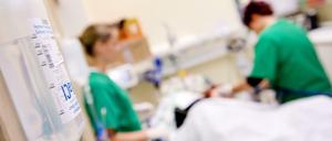 Kliniken und Heime brauchen mehr Pflegekräfte. Doch viele wollen nur Teilzeit arbeiten.,