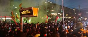 Aufgeheizte Stimmung: die pro-kurdische Demo am Hermannplatz.