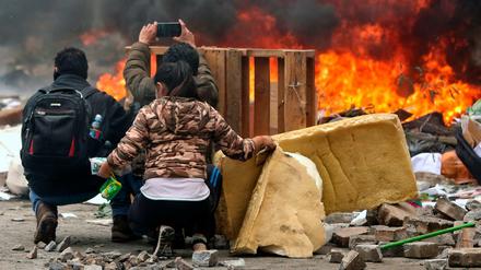 Demonstranten verschanzen sich bei Protesten in der Hauptstadt Quito.