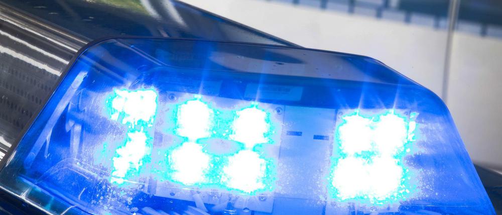 Ein Beamter wurde von Glassplittern getroffen.