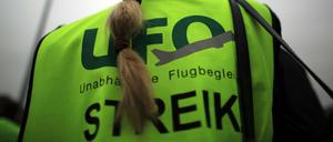 Die Flugbegleiter-Gewerkschaft Ufo bleibt im Lufthansa-Konzern auf ihrem Kurs zu einem Streik. (Archivbild)