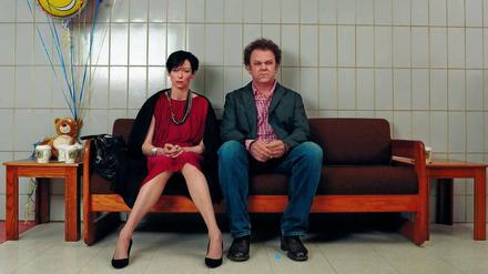 Eva und Frank Khatchadourian (Tilda Swinton, John C. Reilly) müssen in "We Need to Talk about Kevin" mit der Tat ihres Sohnes leben.