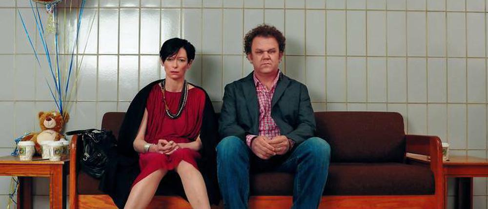 Eva und Frank Khatchadourian (Tilda Swinton, John C. Reilly) müssen in "We Need to Talk about Kevin" mit der Tat ihres Sohnes leben.
