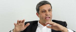 Der SPD-Fraktionsvorsitzende im Berliner Abgeordnetenhaus, Raed Saleh, fordert Sonderermittler im Kampf gegen Rechts.