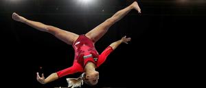 In ihrem Element: Elisabeth Seitz begeisterte die Zuschauer bei der Turn-WM in Stuttgart mit spektakulären Turn-Elementen.