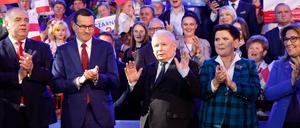 Wahlkampfabschluss der PIS am 11. Oktober in Chelm. In der Mitte: PiS-Vorsitzender Jaroslaw Kaczynski.