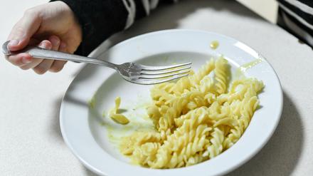 Ist billig, macht satt. Was braucht man zu einem Leben in Würde - und wer berechnet das?