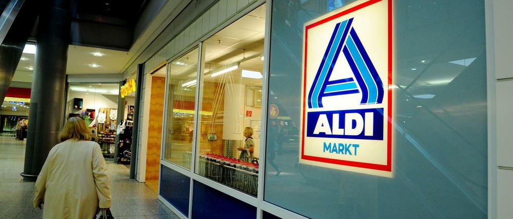 der Aldi - Supermarkt gegenüber vom Supermarkt Kaiser`s im Kellergeschoss der Potsdamer Platz - Arkaden Berlin Tiergarten