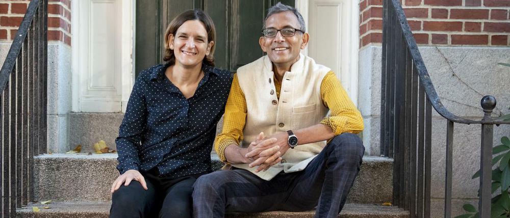 Esther Duflo und Abhijit Banerjee vom Massachusetts Institute of Technology (MIT) sind das erste Ehepaar, das mit dem Wirtschaftsnobelpreis ausgezeichnet wird.