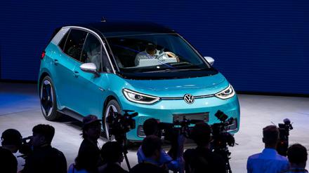 Das neue Elektroauto ID.3 der Marke Volkswagen wird auf dem Messegelände der IAA (Internationale Automobil-Ausstellung) 2019 in Frankfurt präsentiert.