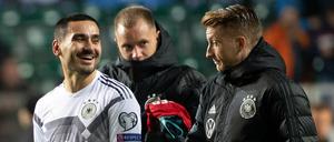 Gute Laune auf dem Feld: Ilkay Gündogan (links) zeigte gegen Estland eine starke Leistung. Abseits des Rasens hatte er jedoch wenig zu lachen.