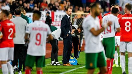 Am Rande des Abbruchs: Das Qualifikationsspiel zwischen Bulgarien und England in Sofia wurde in der ersten Halbzeit zweimal unterbrochen.