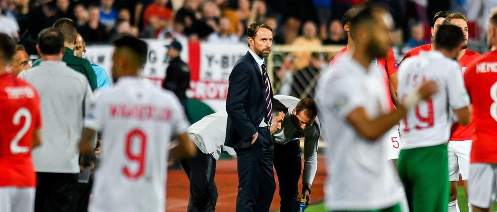 Am Rande des Abbruchs: Das Qualifikationsspiel zwischen Bulgarien und England in Sofia wurde in der ersten Halbzeit zweimal unterbrochen.