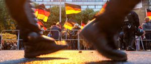 Polizisten sichern eine Demonstration der rechtspopulistischen Bewegung Pro Chemnitz (Archiv). 