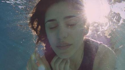 Maryam Zaree möchte Erinnerungen aus ihrer frühesten Kindheit an die Oberfläche bringen.