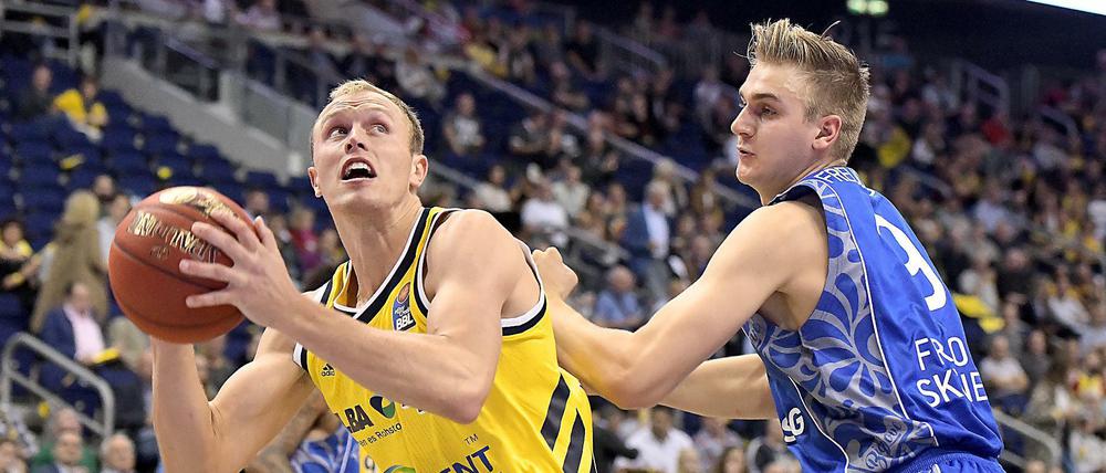 Albas Luke Sikma (l.) fand mit seinem Team nur zu Beginn nicht so richtig ins Spiel.