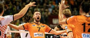 Gut gebrüllt. Viel Grund zum Jubel hatten die Volleys um Mittelblocker Georg Klein.