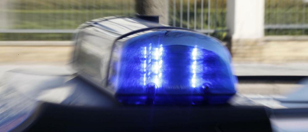 Eine Streife bemerkte die Schriftzüge und Farbflecken.