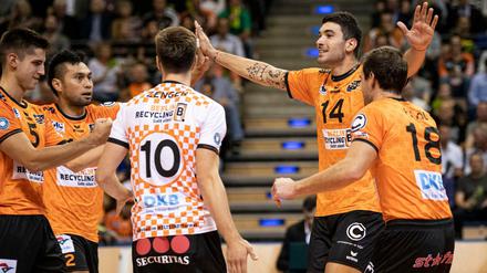 Da sind wir. Nicolas Le Groff (Nummer 14) und die BR Volleys wollen endlich den Supercup gewinnen.