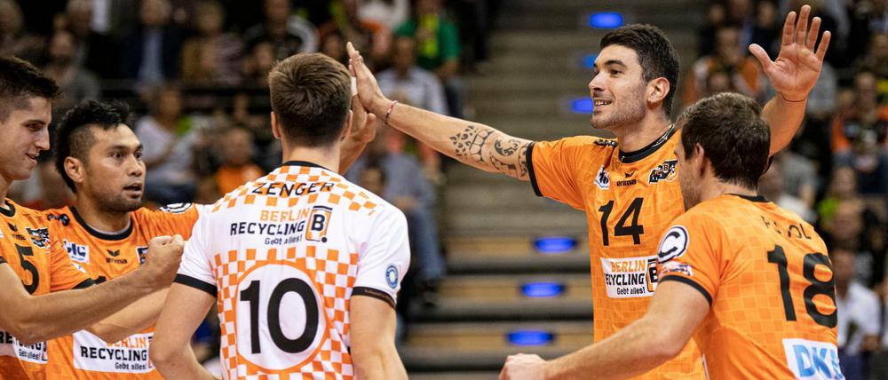 Da sind wir. Nicolas Le Groff (Nummer 14) und die BR Volleys wollen endlich den Supercup gewinnen.