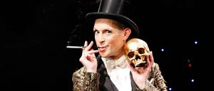 Gold steht ihm gut. Tim Fischer, 46, lebt in Berlin.