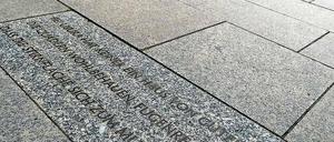 Randnotiz für Passanten. Das umstrittene Ezra-Pound-Zitat auf dem Charlottenburger Walter-Benjamin-Platz.