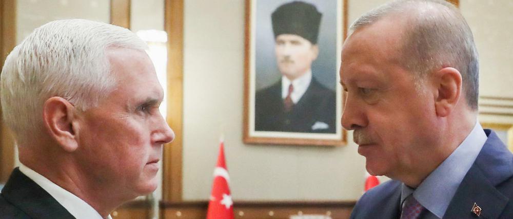 Mike Pence, Vizepräsident der USA, und Recep Tayyip Erdogan, Präsident der Türkei, in Ankara