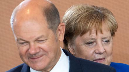 Olaf Scholz (SPD), Vizekanzler und Bundesfinanzminister, mit Bundeskanzlerin Angela Merkel (CDU) 