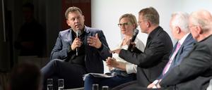 SPD-Generalsekretär Lars Klingbeil (SPD) wirbt für eine neue Ostpolitik. Im Gespräch mit ihm: Franziska Brantner, Stephan-Andreas Casdorff, Wolfgang Kubicki und Ruprecht Polenz.