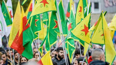 Kurden demonstrieren gegen den Einmarsch türkischer Truppen in Syrien (Symbolbild).