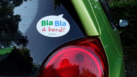Ein Sticker der französischen Mitfahrzentrale BlaBlaCar.