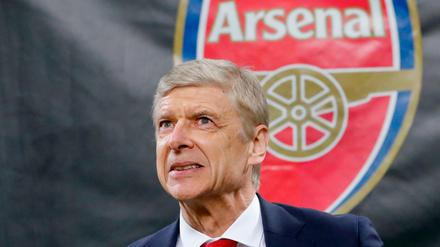 Herzlichen Glückwunsch! Arsène Wenger hat einen Grund zu feiern.