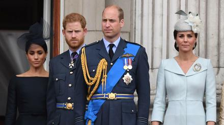Gewachsene Distanz: Herzogin Meghan (l-r), Prinz Harry, Prinz William und Herzogin Kate im Juli 2018.