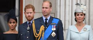 Gewachsene Distanz: Herzogin Meghan (l-r), Prinz Harry, Prinz William und Herzogin Kate im Juli 2018.