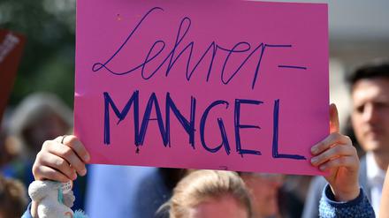 Der Lehrermangel in Berlin ist laut Finanzsenator Kollatz nicht durch mehr Verbeamtung zu lösen.