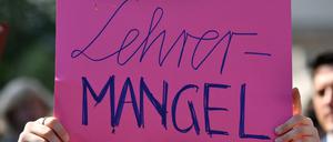 Der Lehrermangel in Berlin ist laut Finanzsenator Kollatz nicht durch mehr Verbeamtung zu lösen.