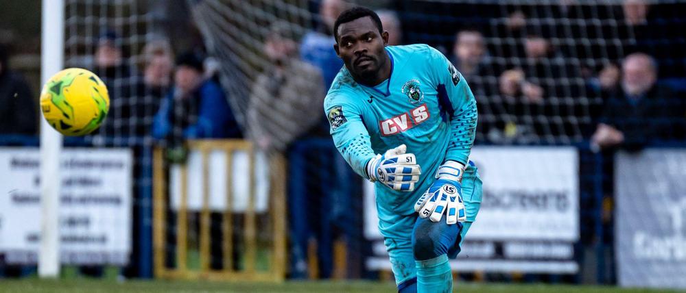 Haringeys Torwart Douglas Pajetat, hier in einem früheren Spiel.