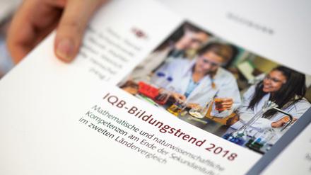 Die Ergebnisse des neuen Bildungstrends wurden am Freitag vorgestellt. Das Institut zur Qualitätsentwicklung im Bildungswesen (IQB) wurde als Reaktion auf Deutschlands schwachen Resultate bei der Pisa-Studie (2000) gegründet. Die Schulleistungsstudie untersucht die Kompetenzstände der Schülerinnen und Schüler der 9. Klassen in Mathematik, Biologie, Chemie und Physik im Ländervergleich.