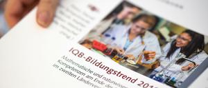 Die Ergebnisse des neuen Bildungstrends wurden am Freitag vorgestellt. Das Institut zur Qualitätsentwicklung im Bildungswesen (IQB) wurde als Reaktion auf Deutschlands schwachen Resultate bei der Pisa-Studie (2000) gegründet. Die Schulleistungsstudie untersucht die Kompetenzstände der Schülerinnen und Schüler der 9. Klassen in Mathematik, Biologie, Chemie und Physik im Ländervergleich.