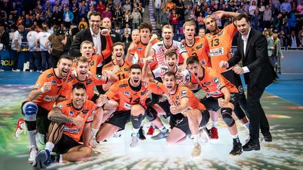 Die BR Volleys konnten in Hannover auf besonderem Untergrund feiern.