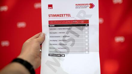 Sechs Duos zur Auswahl: Ein Muster des Stimmzettels für die Mitglieder-Abstimmung der SPD 