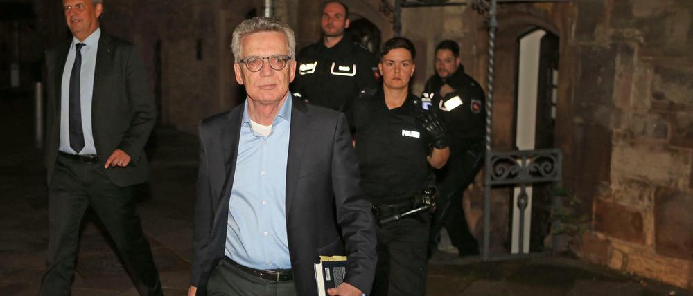Der ehemalige Bundesminister Thomas de Maizière (CDU) verläßt das Alte Rathaus. 