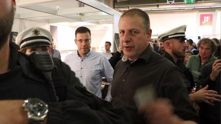 Götz Kubitschek beschimpft einen Journalisten als "Schmeißfliege" und "Made".