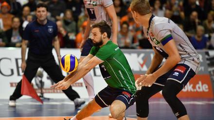 Das Team der Alpenvolleys um Florian Ringseis (grünes Trikot) muss in dieser Saison liefern.