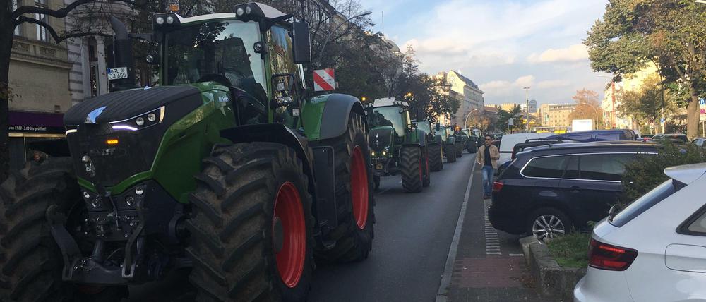 200 Trecker nahmen in Berlin an einer Demonstration teil.
