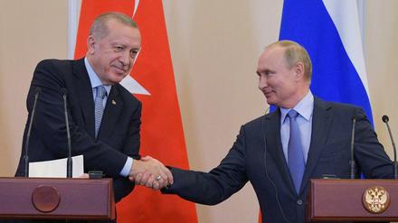 Kremlchef Wladimir Putin und der türkische Präsident Recep Tayyip Erdogan in Sotschi