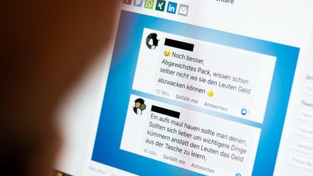 Ein Journalist schaut sich auf der Internetseite Presseportal einen von der Polizei Lippstadt zur Verfügung gestelltes Posting an. Ein Facebook-Nutzer hatte Polizisten bei einer Geschwindigkeitskontrolle fotografiert und das Bild in eine Lippstädter Facebook-Gruppe eingestellt. Unter dem Bild kam es zu einer lebhaften Diskussion bei der ein 38-jähriger Mann aus Erwitte die Polizei ganz allgemein beleidigte. 